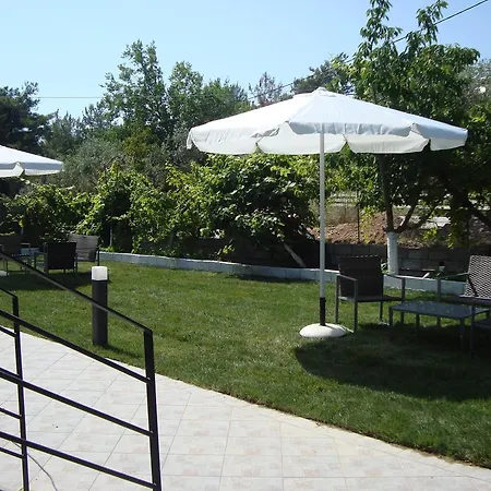 Eva 's Paradise Pefkari