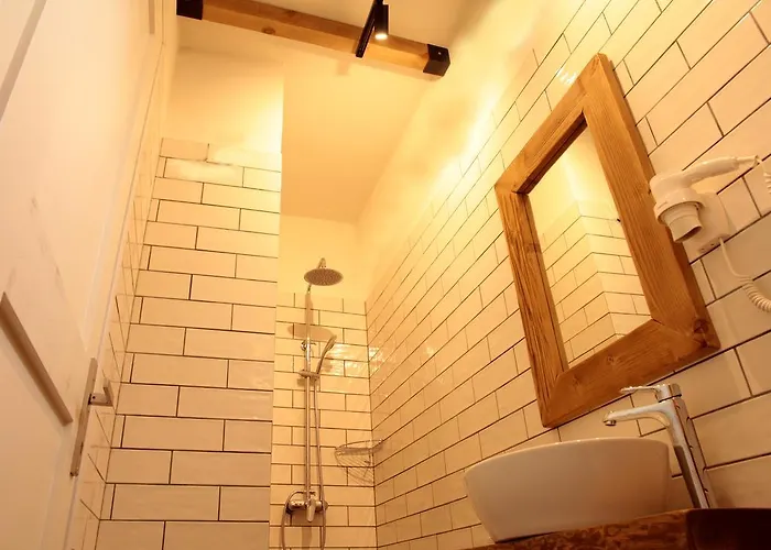 Eva 's Paradise Pefkari